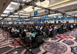 올여름 라스베이거스에 걸린 100개의 금팔찌… 2026 WSOP 개막