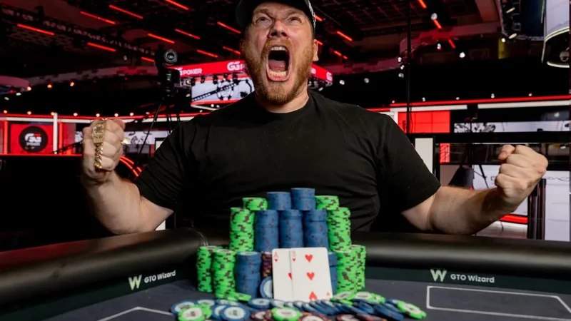 온라인 브레이슬릿의 설움…마이크 홀츠, WSOP 라이브 첫 우승으로 증명했다