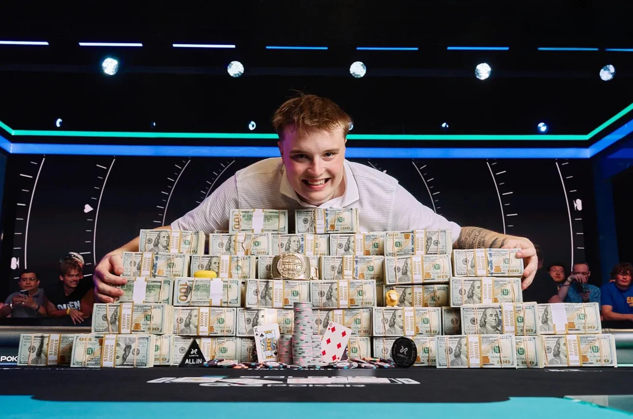 22세 후말론, 9,208명 꺾고 2026 WSOP 메인이벤트 우승…상금 100억