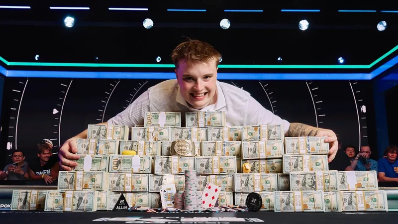22세 후말론, 9,208명 꺾고 2026 WSOP 메인이벤트 우승…상금 100억